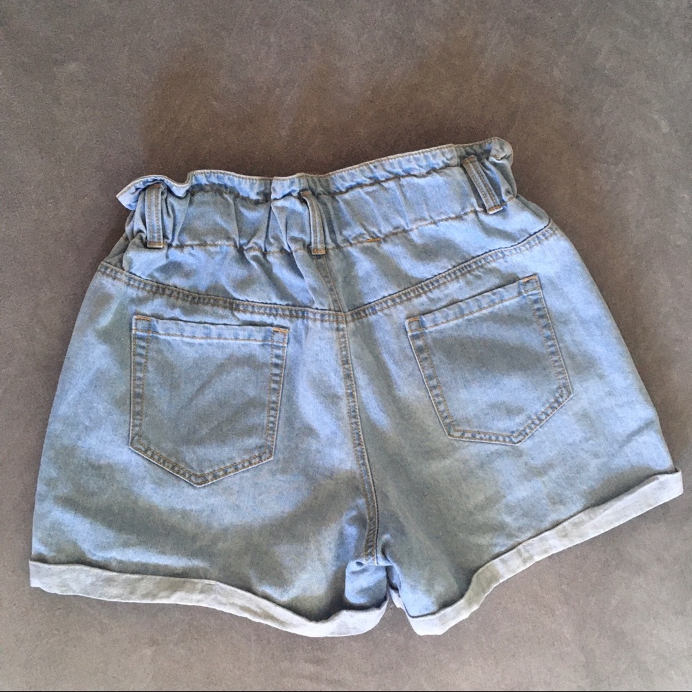 Wide leg Ruffle waist 80’s style shorts - Picture 2 of 5